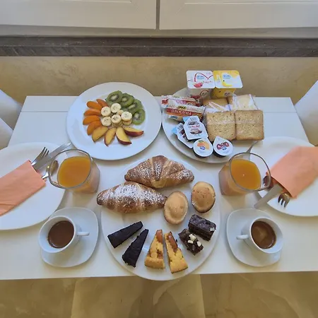 Le Rondini Sul Mare לינה וארוחת בוקר